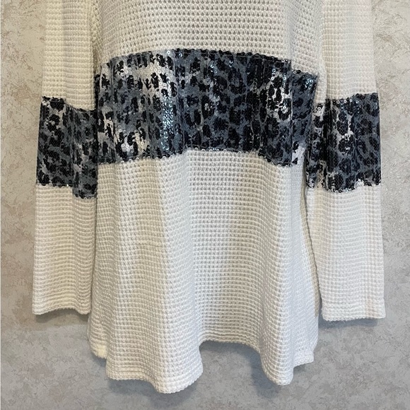 AndTheWhy Women's Long Sleeve Waffle Knit Animal Print Bands Sequins Large White - Picture 2 of 12